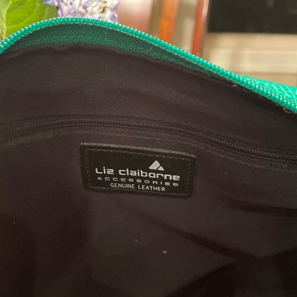 Liz Claiborne Crossbody or shoulder purse Adds a Great pop of green. Gold metal. - Picture 4 of 17